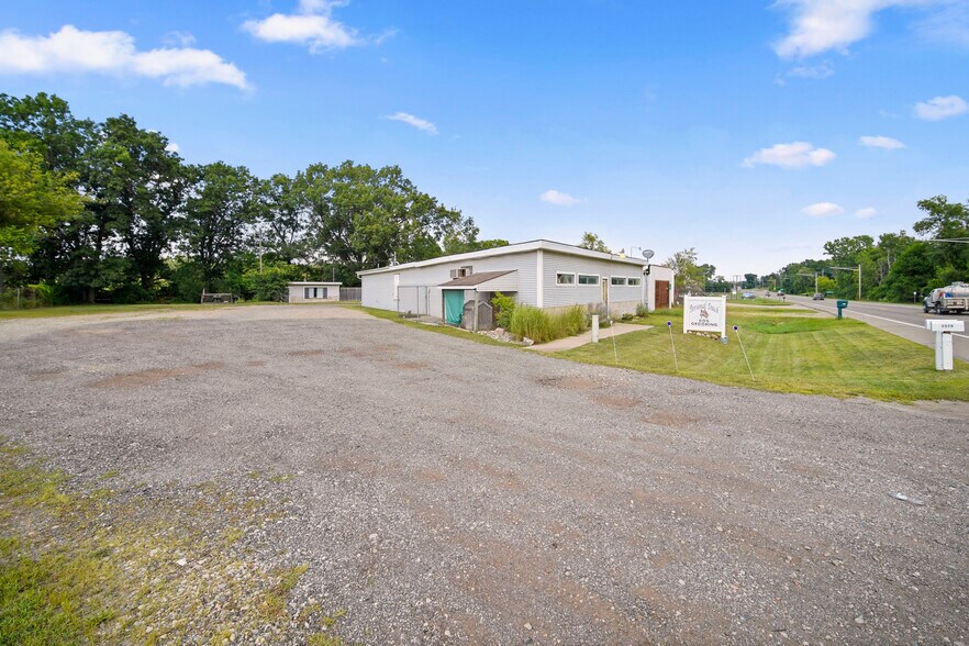 More Photos Of 3980 Ann Arbor Rd, Jackson Light Manufacturing For Sale