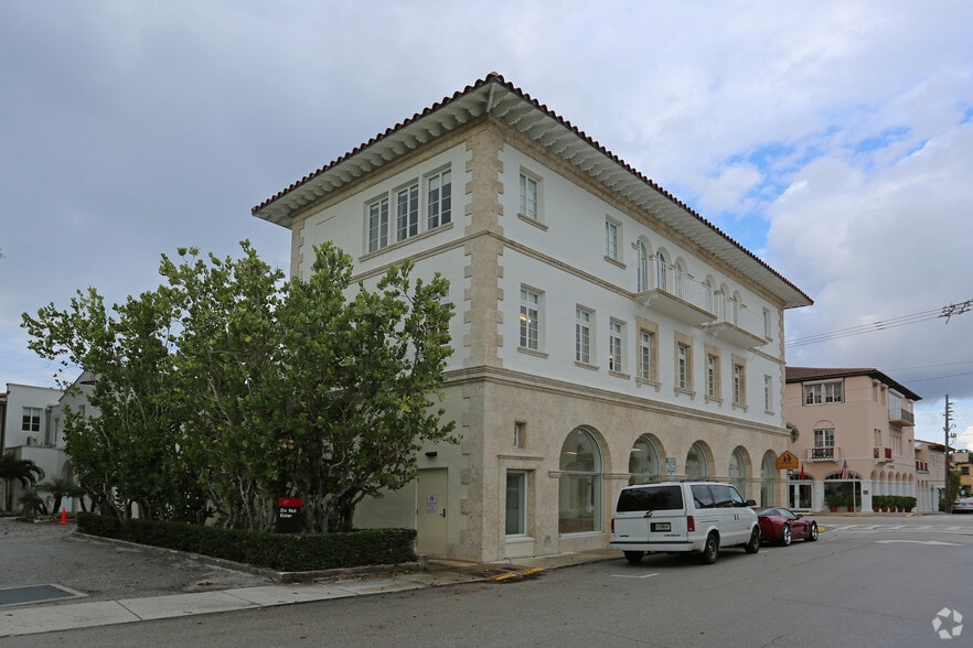 More Photos Of 239 S County Rd, Palm Beach Office For Lease