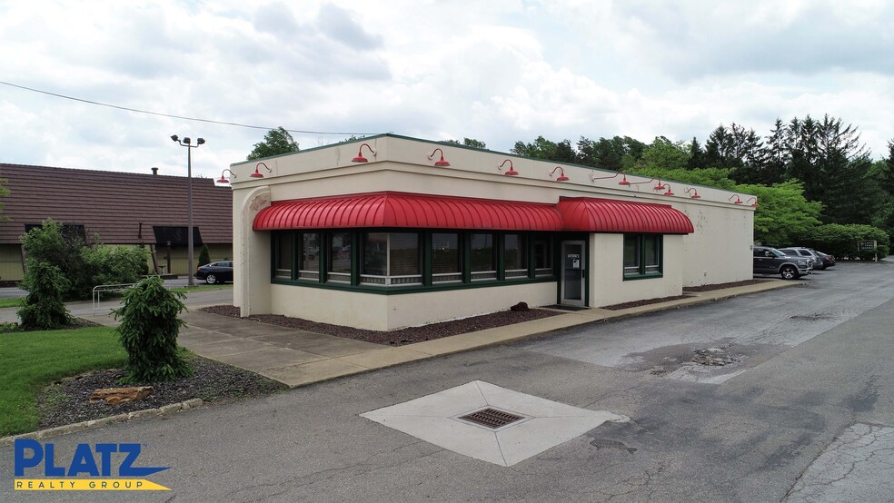 Primary Photo Of 4837 Mahoning Ave, Youngstown Restaurant For Lease
