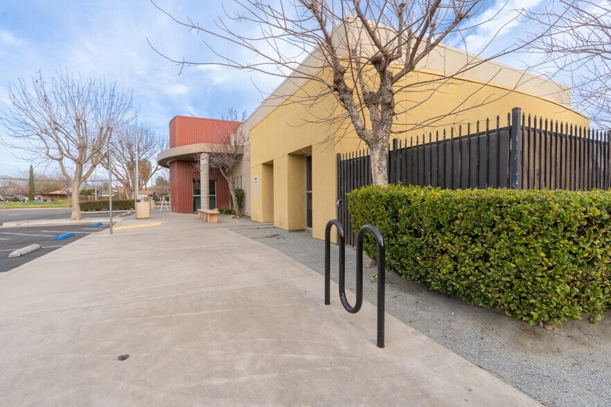 More Photos Of 406 E Elm Ave, Coalinga Office For Sale