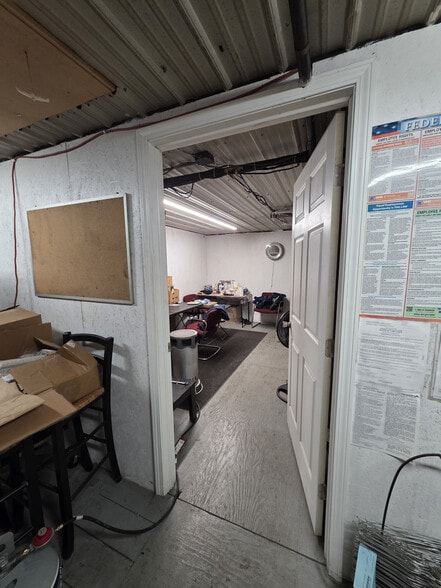 More Photos Of 6401 Thompson Rd, Syracuse Auto Repair For Lease
