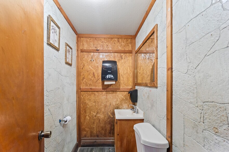 More Photos Of 107 E Park Ave, Pharr Sports And Entertainment For Sale