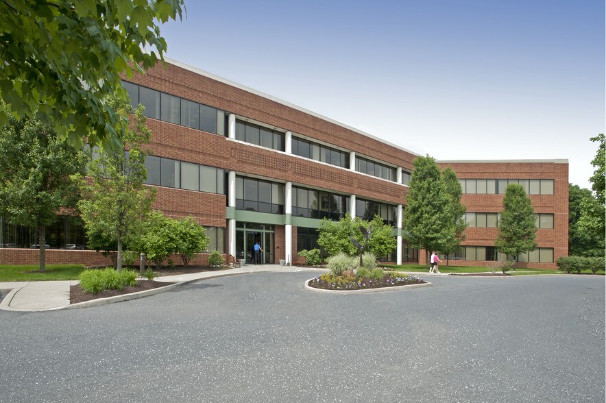 More Photos Of 1605 Valley Center Pkwy, Bethlehem Office For Sale