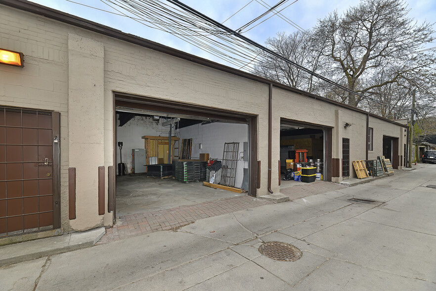 More Photos Of 30R First Ave, Toronto Light Distribution For Sale