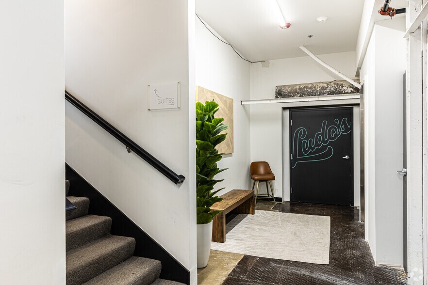 More Photos Of 325 E 31st St, Kansas City Office For Lease