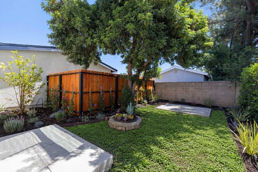 More Photos Of 22320 Itasca St, Chatsworth Apartments For Sale