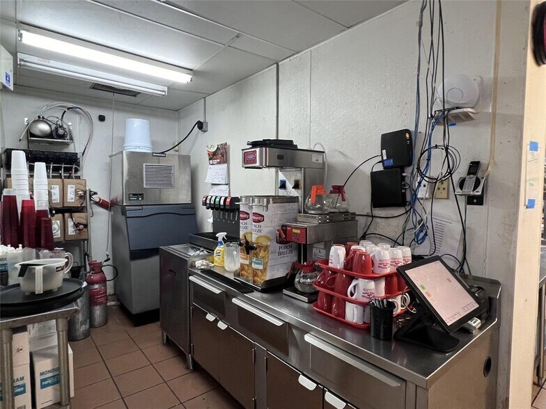 More Photos Of 115 S Main St, Crandall Restaurant For Sale