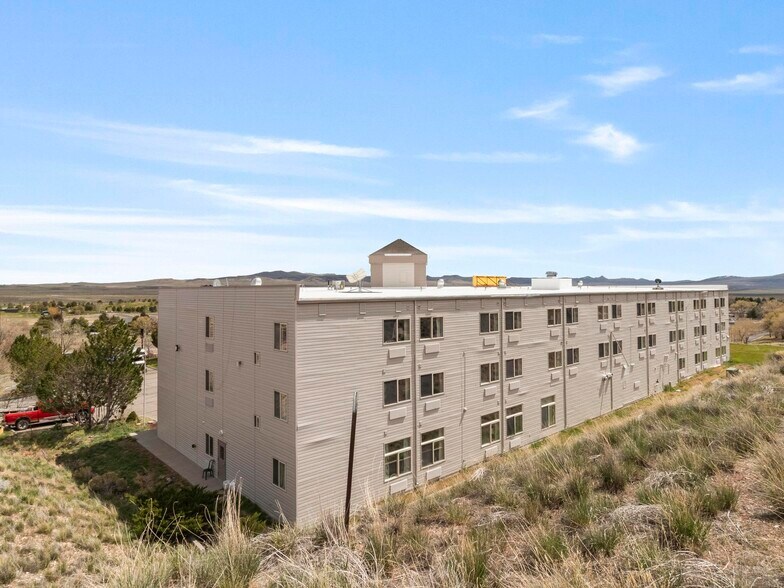 More Photos Of 1800 Poker St, Jackpot Hotel For Sale