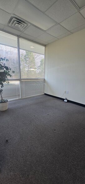 More Photos Of 100 Governors Trace, Fayetteville Office For Lease