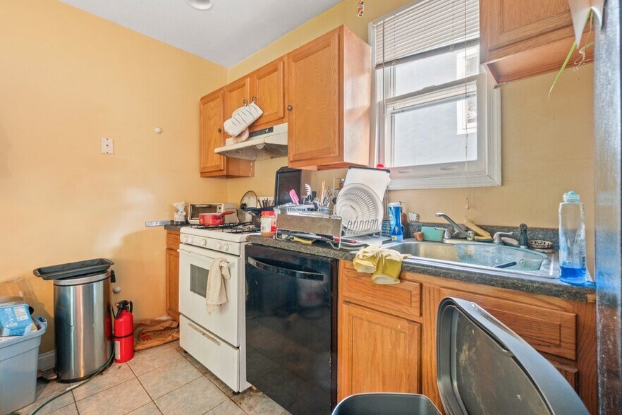 More Photos Of 702 Homestead St, Baltimore Multifamily For Sale
