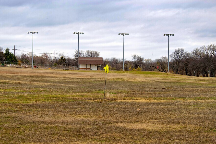 More Photos Of 400 W Martin Luther King Blvd, Duncan Sports And Entertainment For Sale