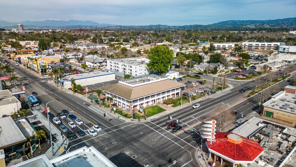 More Photos Of 1701 N Main St, Santa Ana Office For Sale