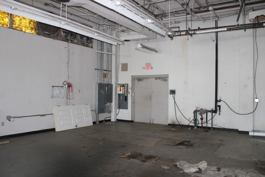 More Photos Of 8591-8595 Owenfield Rd, Powell Freestanding For Lease