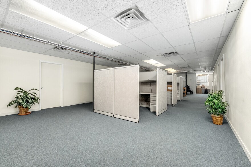 More Photos Of 902 E New Haven Ave, Melbourne Coworking Space