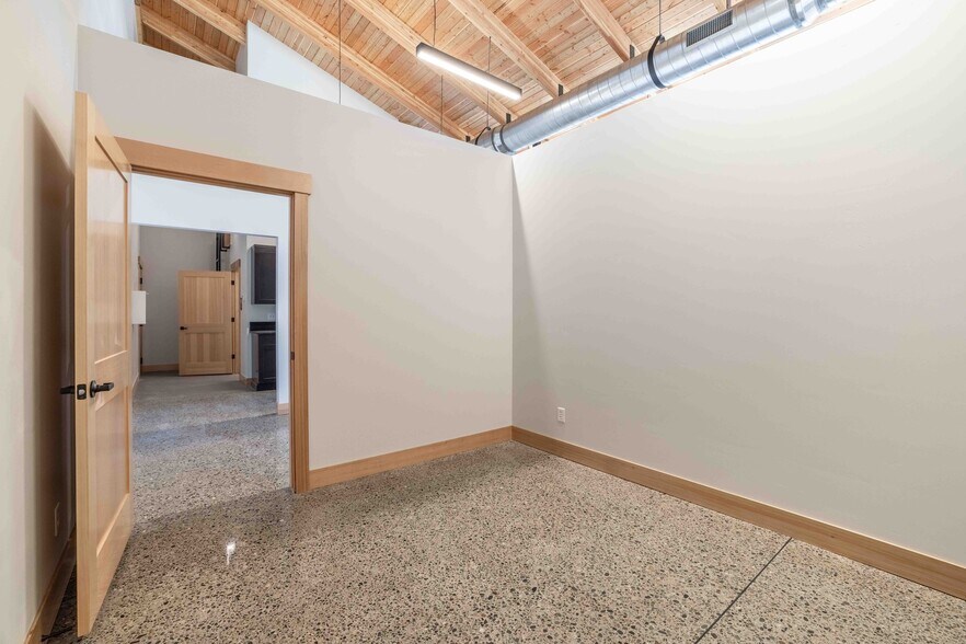 More Photos Of 8512 N Wayne Dr, Hayden Flex For Lease