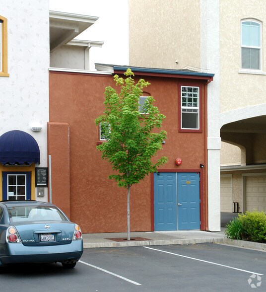 More Photos Of 220 Windsor River Rd, Windsor Apartments For Sale