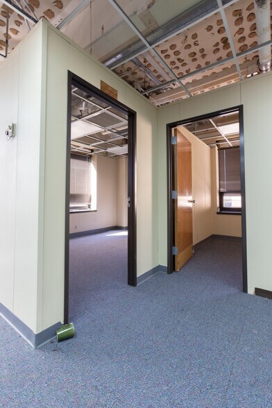 More Photos Of 301 Cypress St, Abilene Office For Sale