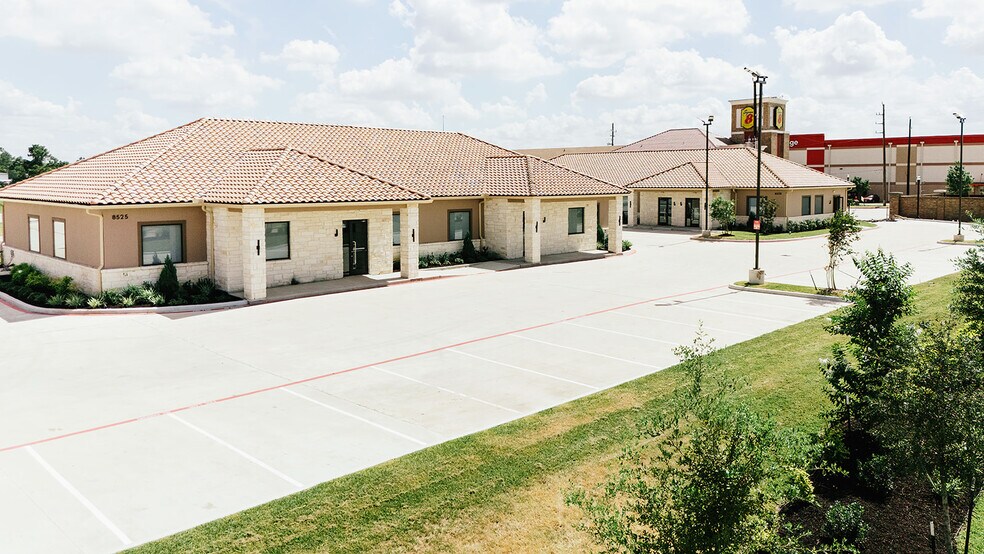More Photos Of 8525 N Sam Houston Pkwy E, Humble Office For Sale