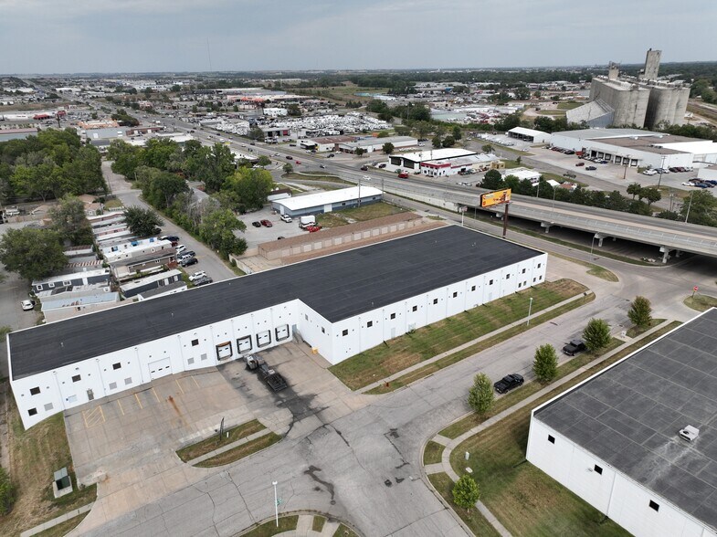 More Photos Of 2600 Kimco Ct, Lincoln Warehouse For Lease