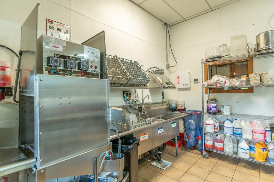 More Photos Of 64670 Strickler Ave, Bend Storefront For Sale