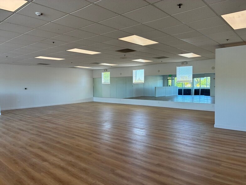 More Photos Of 8465 Old Redwood Hwy, Windsor Freestanding For Lease