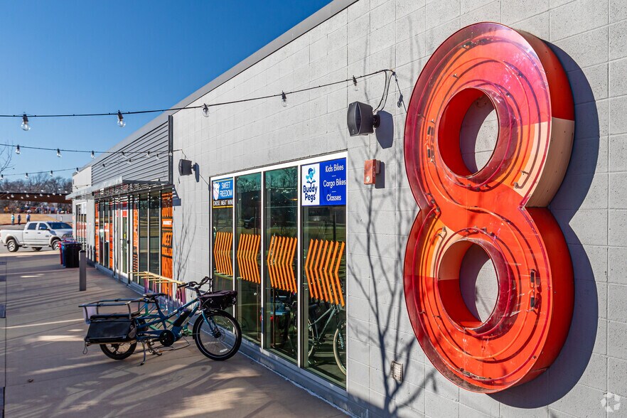 More Photos Of 801 SE 8th St, Bentonville General Retail For Lease