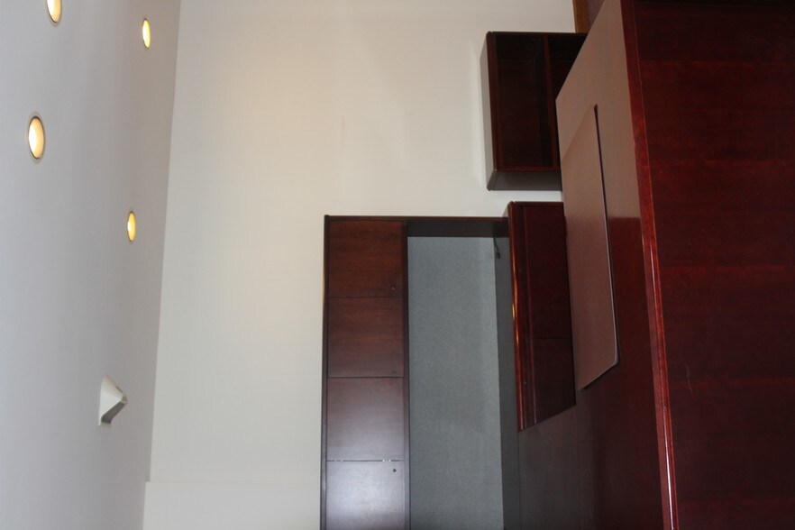 More Photos Of 201 E Dundee Rd, Palatine Office For Sale