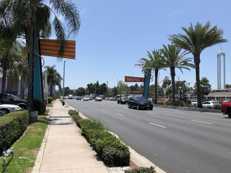 More Photos Of 7886 Beach Blvd, Buena Park Freestanding For Lease