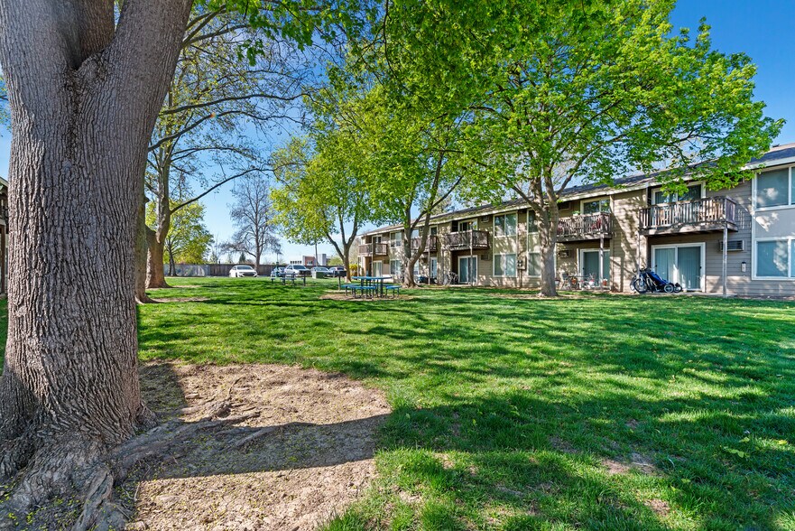 More Photos Of 1368 N Hartman St, Boise Apartments For Sale