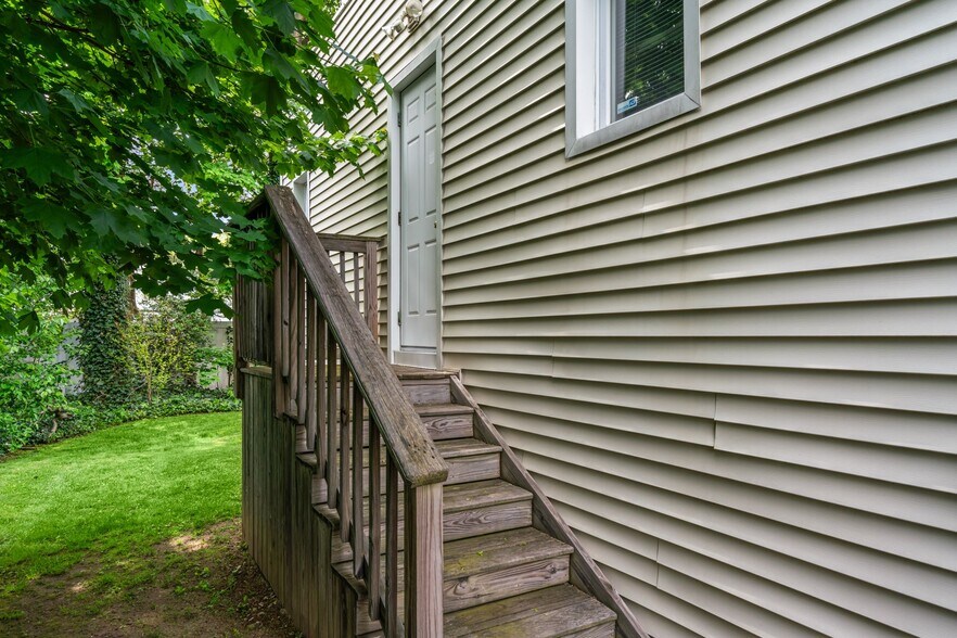 More Photos Of 312 Larkfield Rd, East Northport Office For Sale