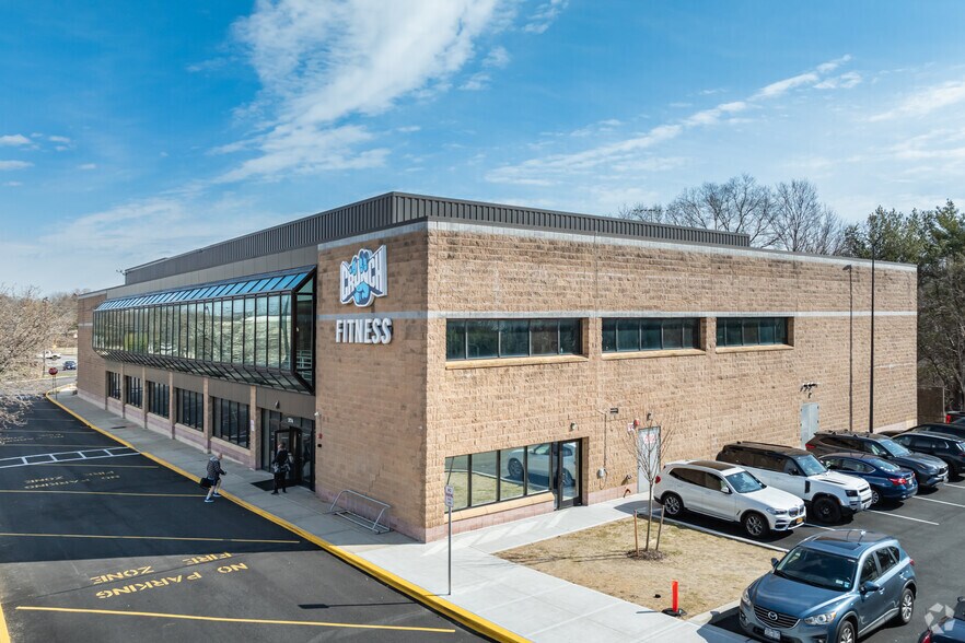 More Photos Of 3956-4099 Middle Country Rd, Lake Grove Unknown For Lease