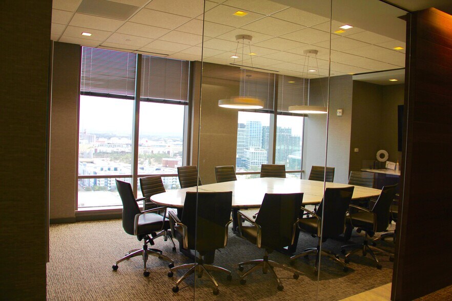 More Photos Of 100 N Tampa St, Tampa Office For Lease