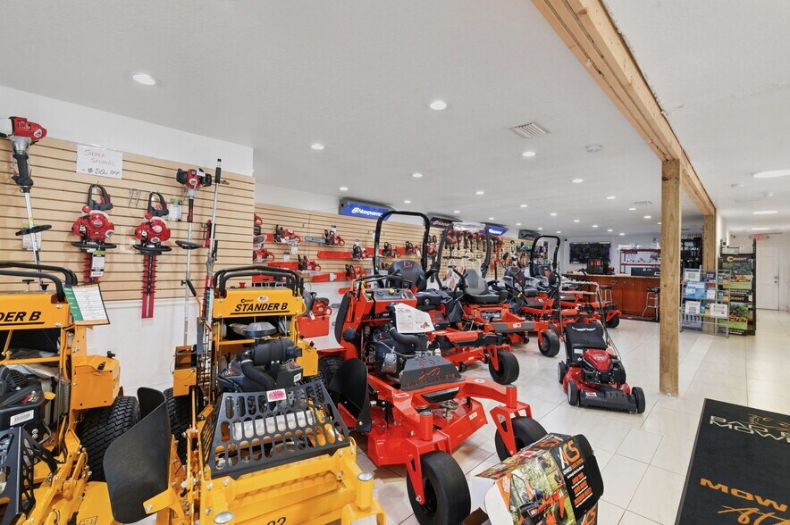 More Photos Of 7941 N Armenia Ave, Tampa Freestanding For Lease