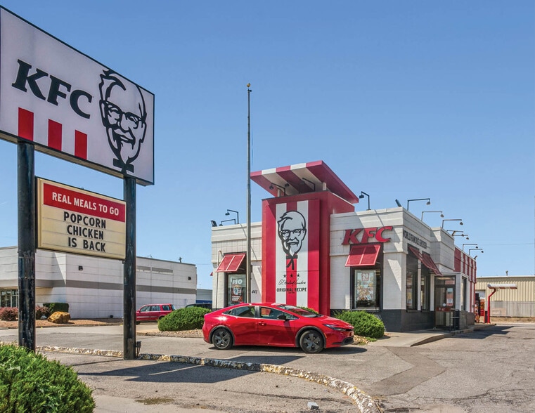 More Photos Of 441 S West St, Wichita Fast Food For Sale