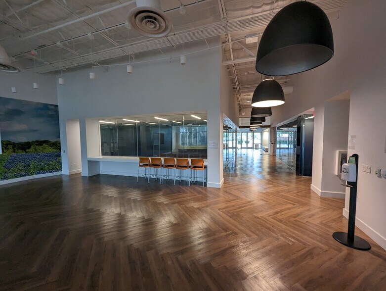 More Photos Of 11410 Greens Crossing Blvd, Houston Light Manufacturing For Sale