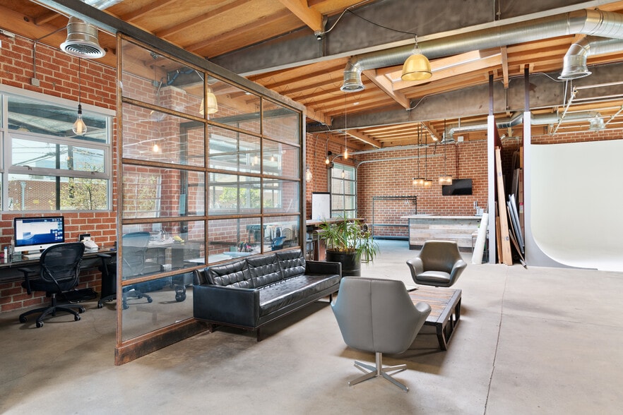 More Photos Of 6368 Arizona Cir, Los Angeles Office For Lease