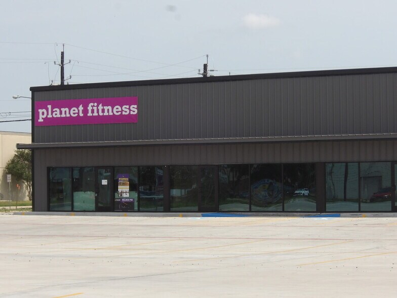 More Photos Of 1222 Dixieland Rd, Harlingen Storefront Retail Office For Lease