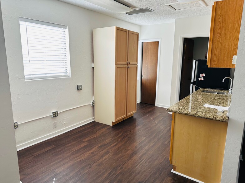 More Photos Of 605 Delaney Ave, Orlando Office For Lease