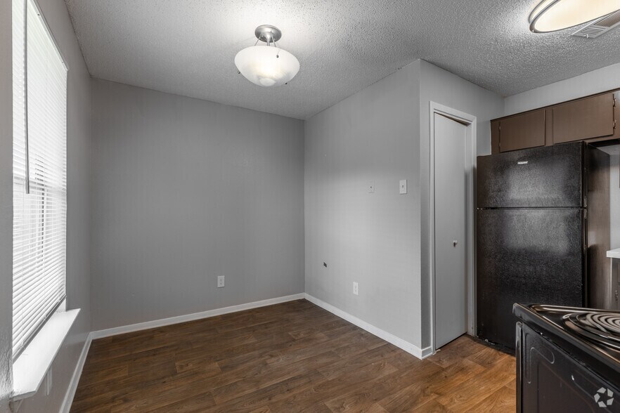 More Photos Of 1600 LaSalle Dr, Sherman Apartments For Sale