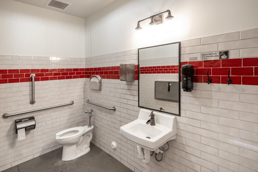 More Photos Of 504 N Station Pky, Farmington Restaurant For Sale