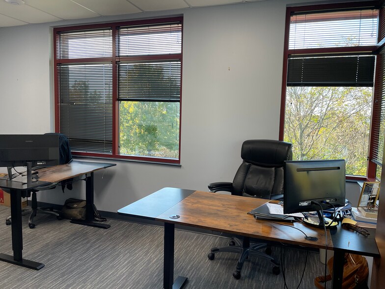 More Photos Of 213 Overlook Cir, Brentwood Office For Lease