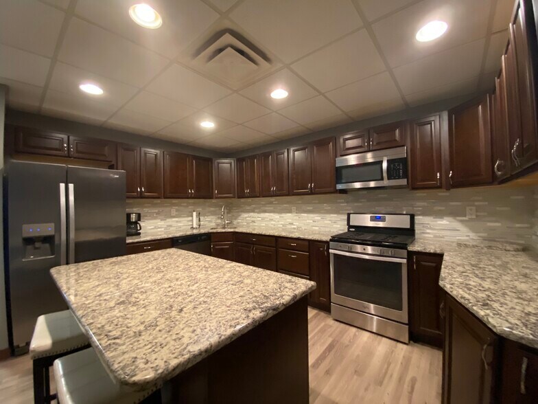 More Photos Of 2801 Bertholet Blvd, Valparaiso Office For Sale