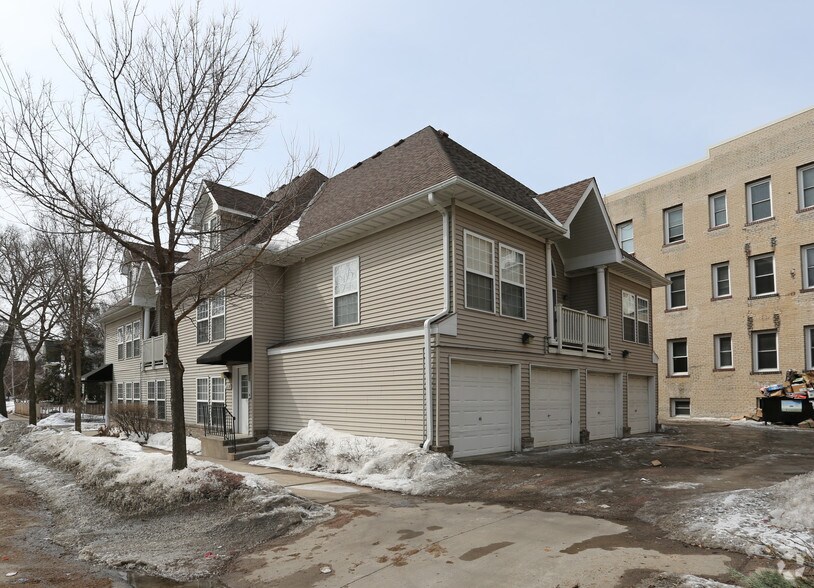 More Photos Of 1000 W 22nd St, Minneapolis Office For Sale