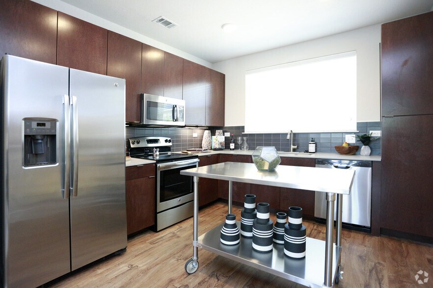 More Photos Of 423 Blue Star, San Antonio Apartments For Lease