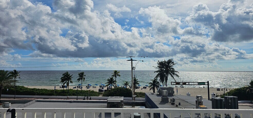 More Photos Of 900 Sunrise Ln, Fort Lauderdale Bar For Lease