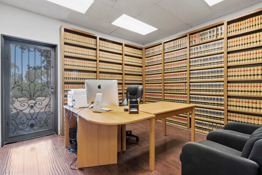 More Photos Of 444 W 10th St, Santa Ana Medical For Sale