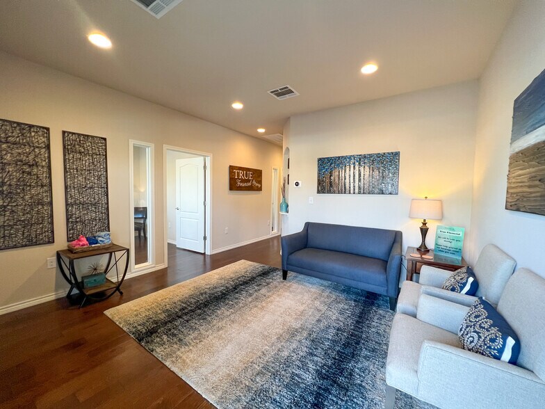 More Photos Of 1464 E Whitestone Blvd, Cedar Park Loft Creative Space For Lease