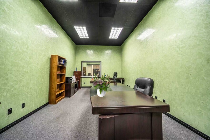 More Photos Of 215 W 134th St, Los Angeles Warehouse For Lease