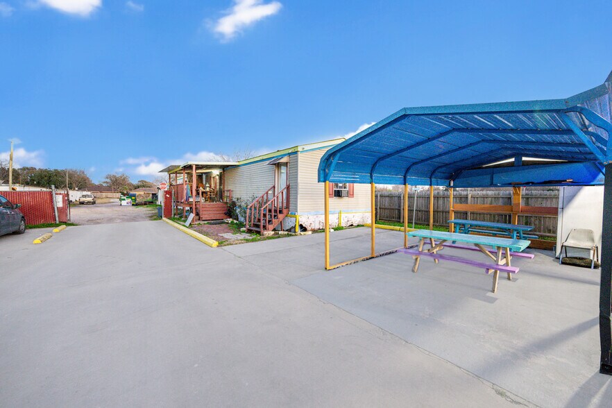 More Photos Of 2627 Allen Genoa Rd, Pasadena Carwash For Sale