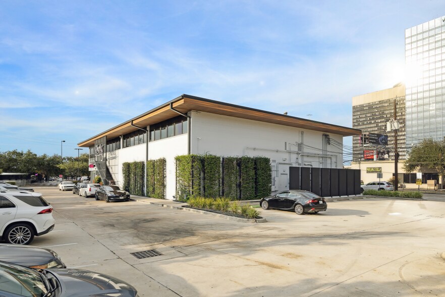 More Photos Of 2101 Smith St, Houston Storefront Retail Office For Sale